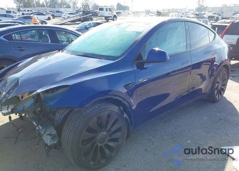 2022 Tesla Model Y Performance Dual Motor All-Wheel Drive z USA, uszkodzony, nr VIN 7SAYGDEF4NF399946